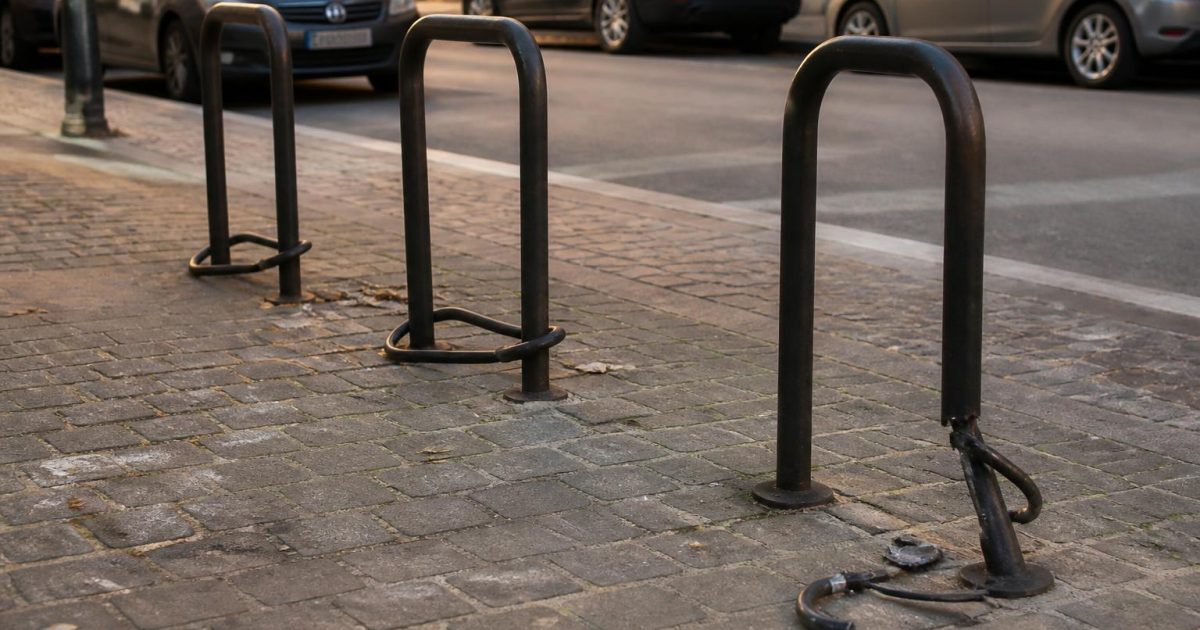 3 antivols U cassés en 8 mois sur ma rue : les 2 qui résistent encore