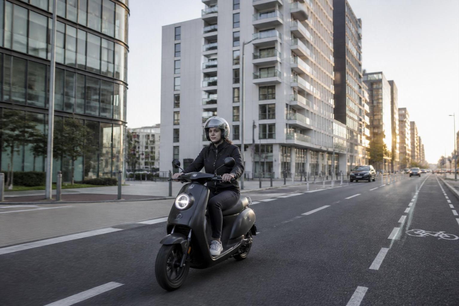 découvrez le vrai coût au km d'un scooter électrique 50 cm³ équivalent après 2 700 km d'usage urbain. analyse complète pour un choix éclairé.