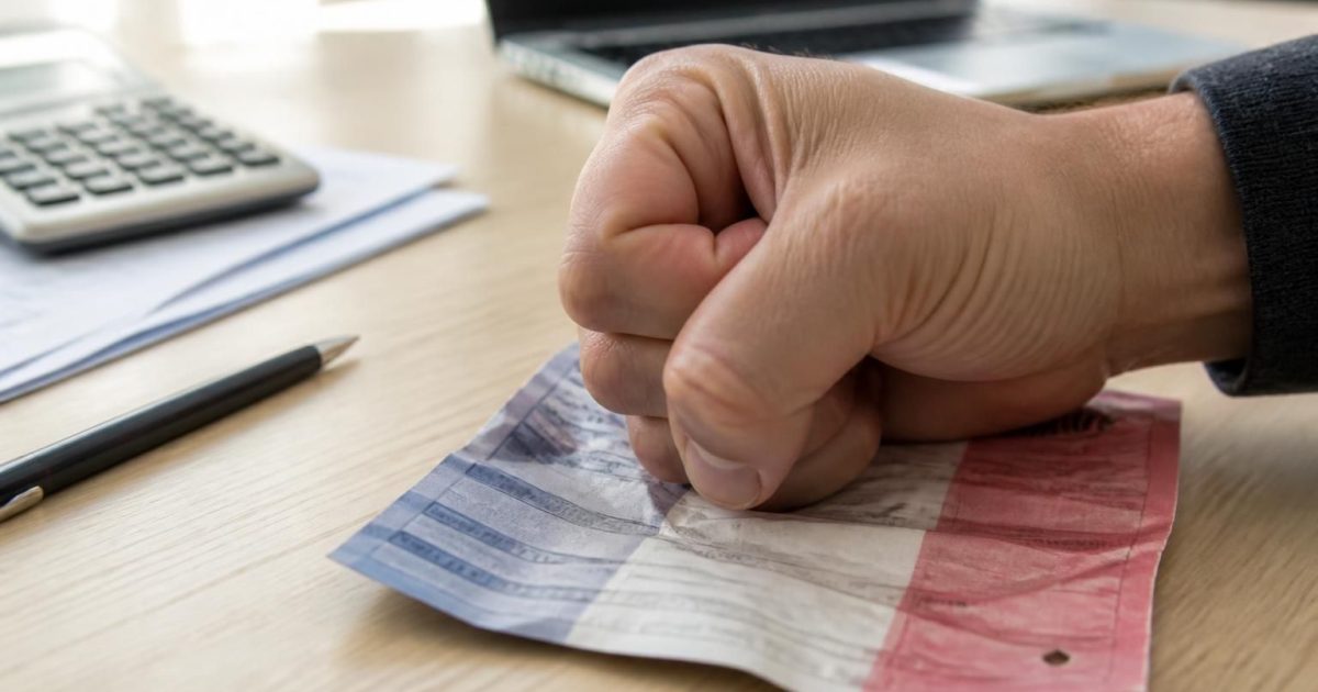 Écrasement de carte grise, quel prix prévoir pour une procédure classique ?