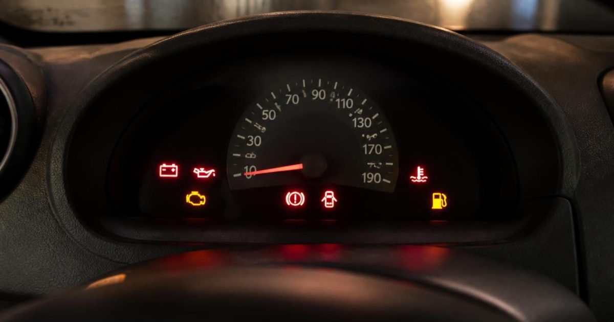 Voyant Twingo 2 allumé, leur signification et les risques à ne pas négliger