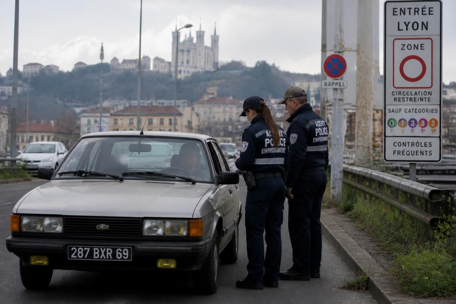 découvrez comment obtenir une dérogation méconnue pour entrer dans la zfe de lyon avec un véhicule de 1995 malgré les restrictions. guide complet et conseils pratiques.